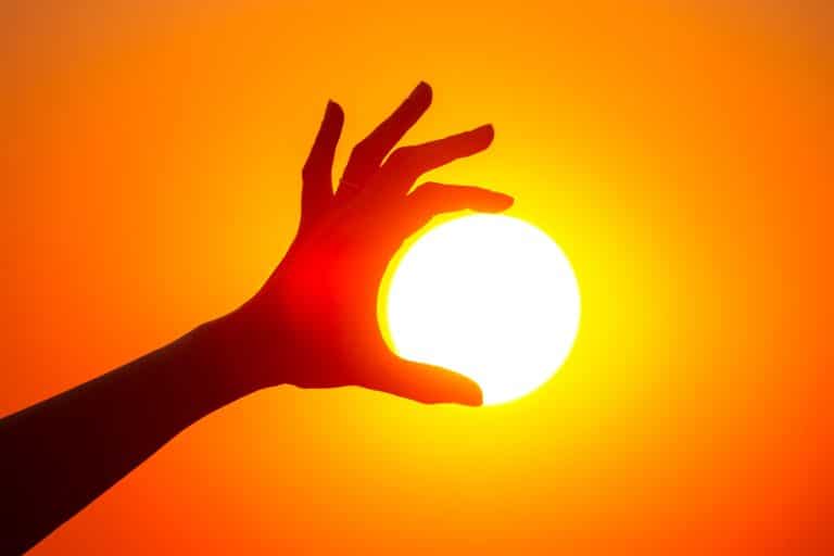 Il Sole in Astrogenealogia: identità, padre e lignaggio paterno